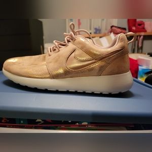 Nike Roshe One Womens Running Shoes Pink Suede Glitter Athletic Sneakers 8.5